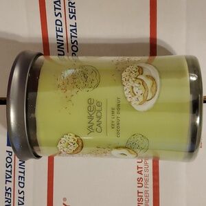 Yankee Candle Key Lime Coconut Donut 20oz 2-wick Signature Large jar